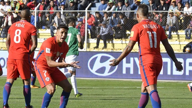 Sanchez va dong doi gap kho khan trong cuoc dua gianh ve du World Cup hinh anh