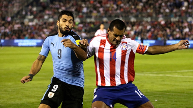 Highlights Suarez va dong doi tien gan tam ve du World Cup hinh anh