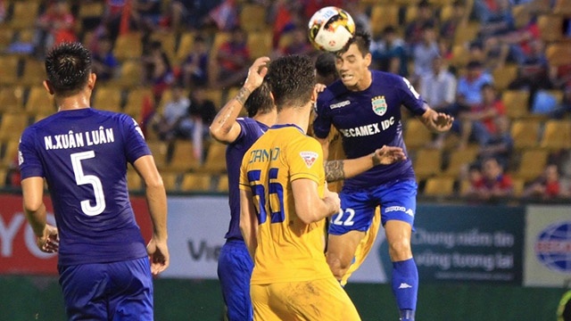 CLB Quang Nam lo ngoi dau khi de CLB Binh Duong cam hoa hinh anh