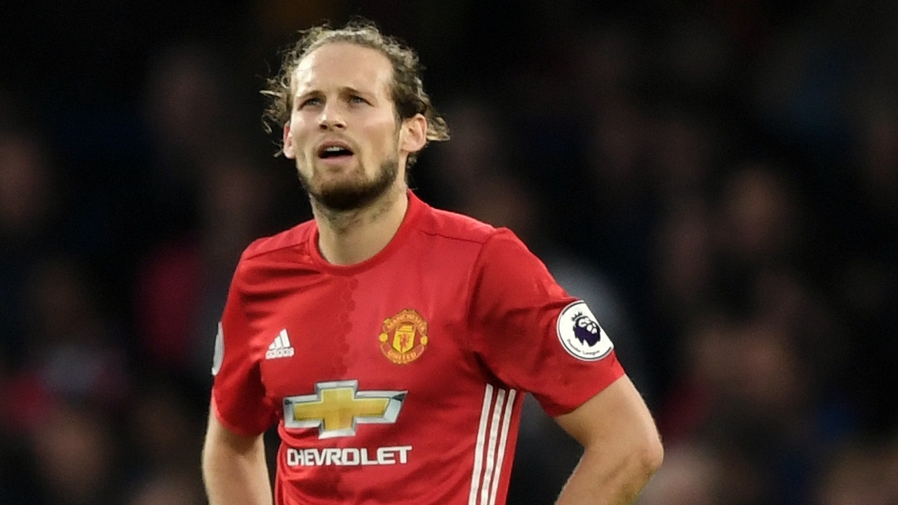 HLV Mourinho giai thich viec de Blind da 11 m hinh anh