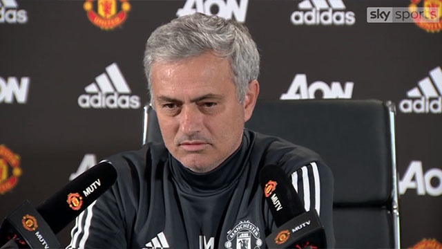 HLV Mourinho: 'Cau thu MU xung dang nhan duoc su ton trong' hinh anh