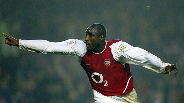 Nhung pha bong an tuong trong su nghiep cua Sol Campbell hinh anh