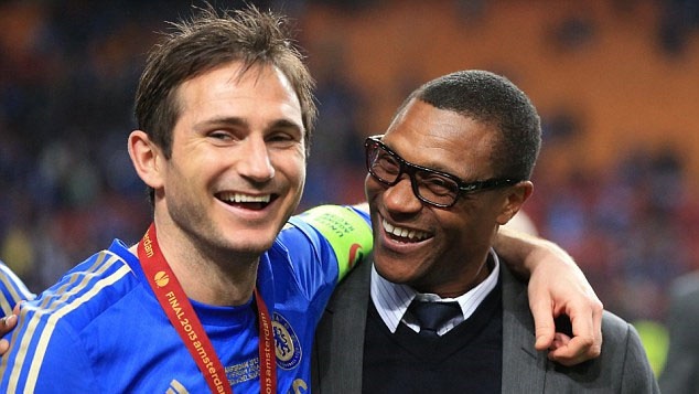 Giam doc ky thuat Emenalo co tam anh huong the nao tai Chelsea? hinh anh