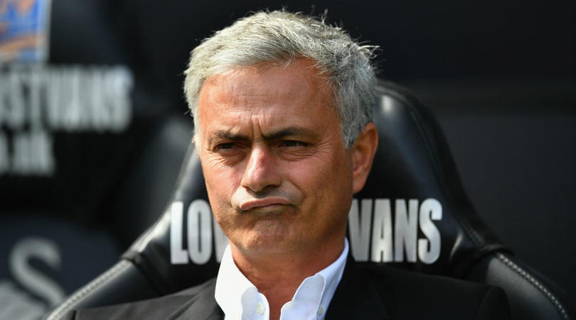 HLV Mourinho: 'MU choi khong tot la do Benitez' hinh anh