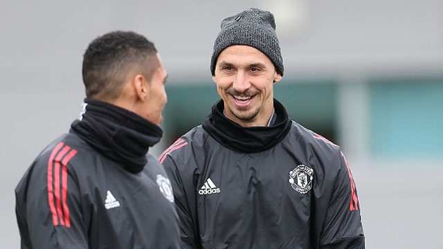 Ibra va dong doi vui ve tap luyen truoc tran gap Basel hinh anh