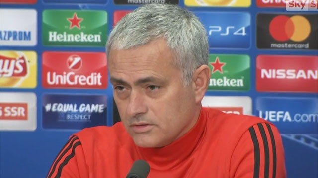 HLV Mourinho noi ve kha nang ra san cua Ibrahimovic hinh anh