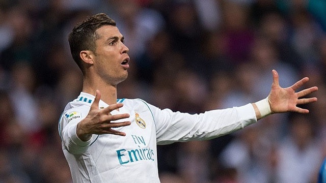 Ronaldo ghi ban du sut 11 m khong thanh cong hinh anh