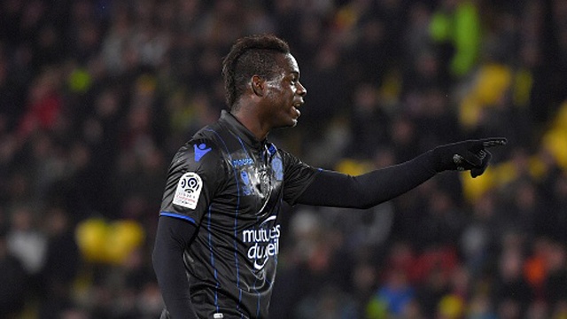 Thu mon dung nhin Balotelli dut diem ghi ban hinh anh