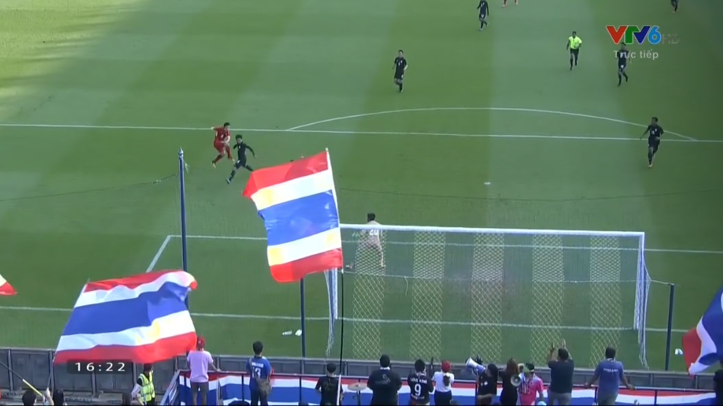 Cong Phuong lap cu dup vao luoi U23 Thai Lan hinh anh