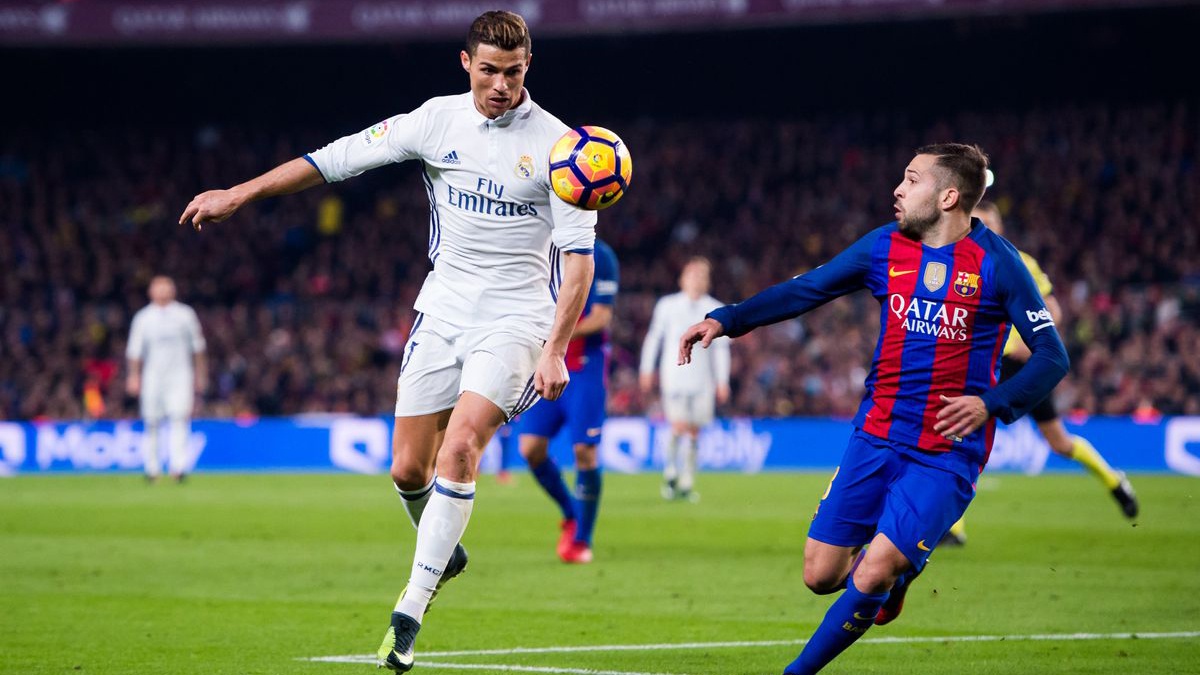 Real Madrid can El Clasico de khoi dong lai mua giai hinh anh