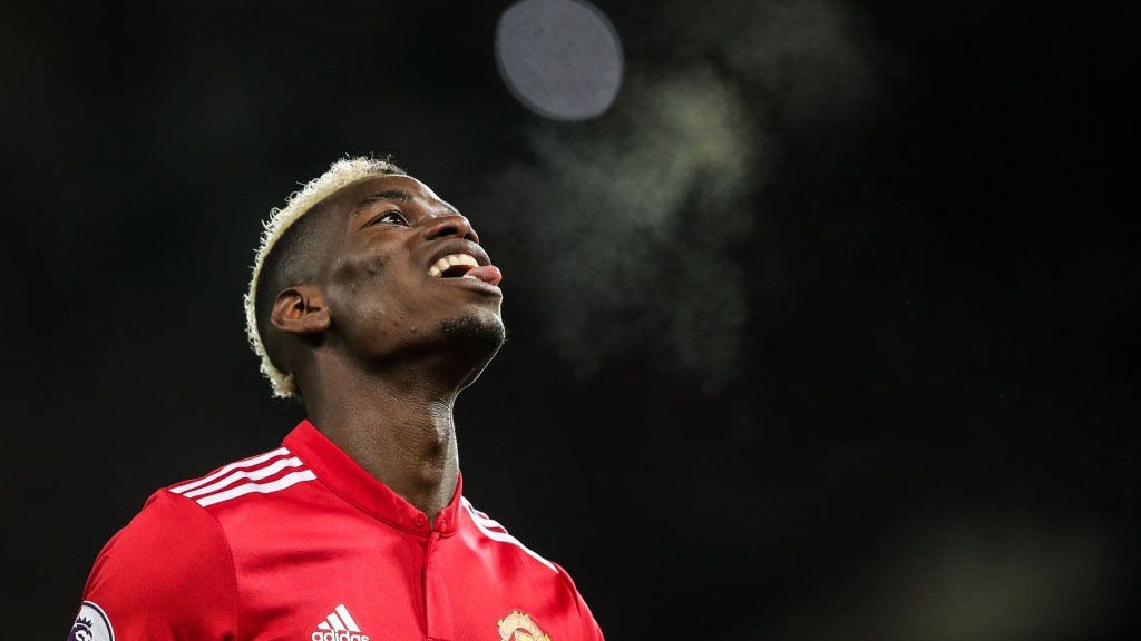 Pogba: 'MU can tien tung buoc de duoi kip Man City' hinh anh
