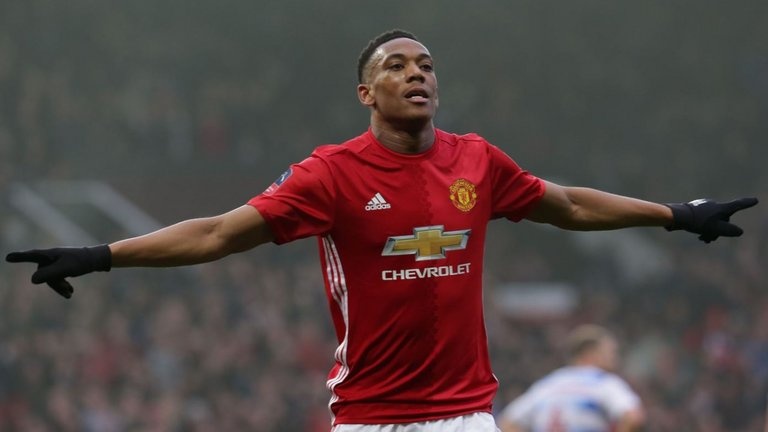 Burnley 0-1 Manchester United: Martial tiep tuc lap cong hinh anh