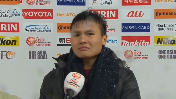 Quang Hai roi nuoc mat tiec nuoi khi chia se sau tran dau hinh anh