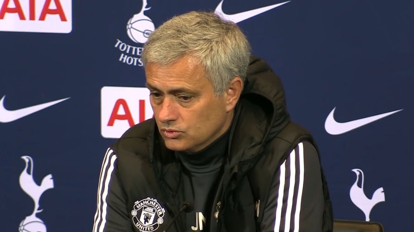 HLV Mourinho: 'Thung luoi trong 15 giay dau that nuc cuoi' hinh anh