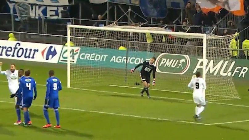 Thu mon bat luc sau pha sut phat cua Payet hinh anh