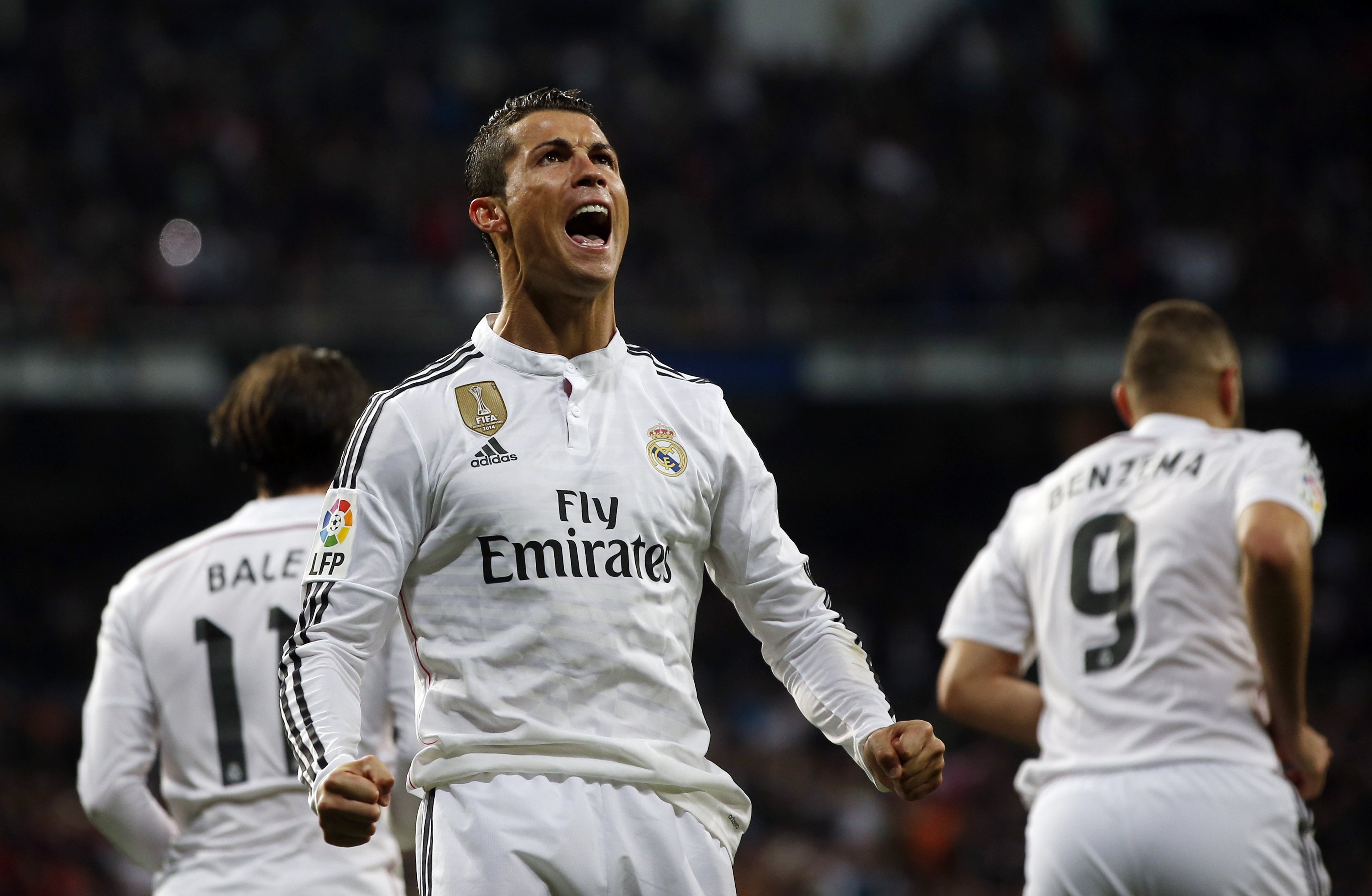 Real Madrid vs PSG: Chu nha nam nhieu loi the hinh anh