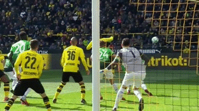 Sieu pham danh got cua Batshuayi an tuong nhat vong 27 Bundesliga hinh anh