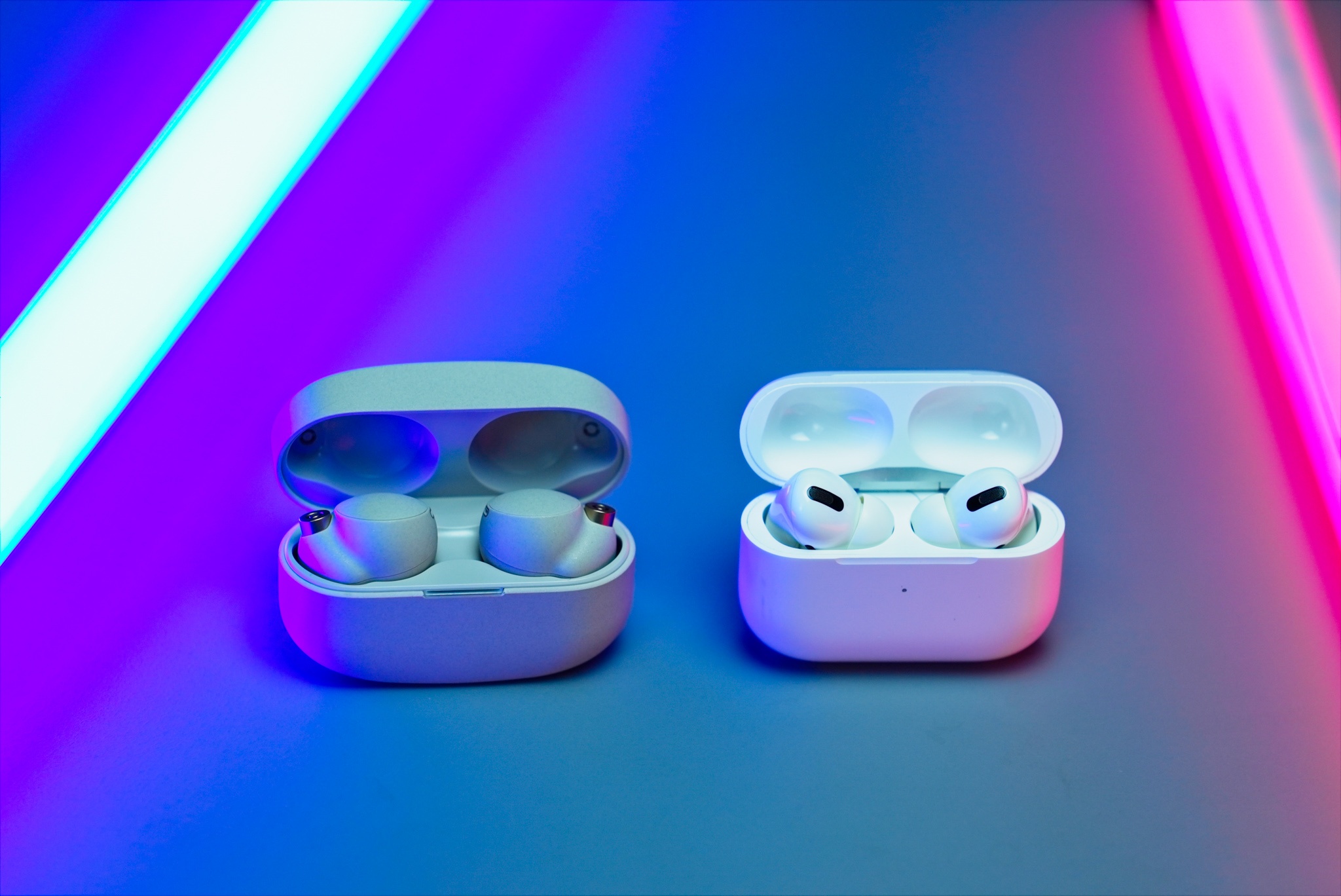 Sony WF-1000XM4 do suc AirPods Pro hinh anh