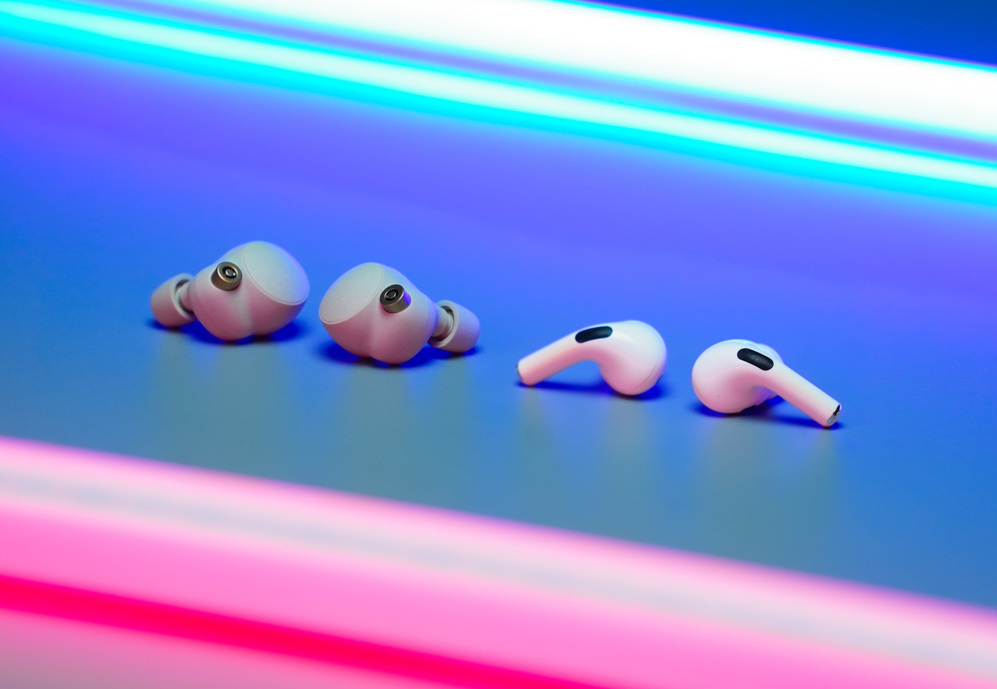 so sanh sony wf-1000xm4 va airpods pro anh 4