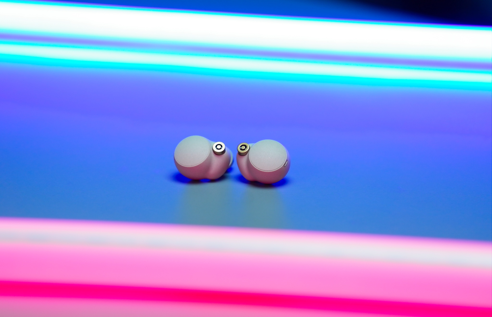 so sanh sony wf-1000xm4 va airpods pro anh 9