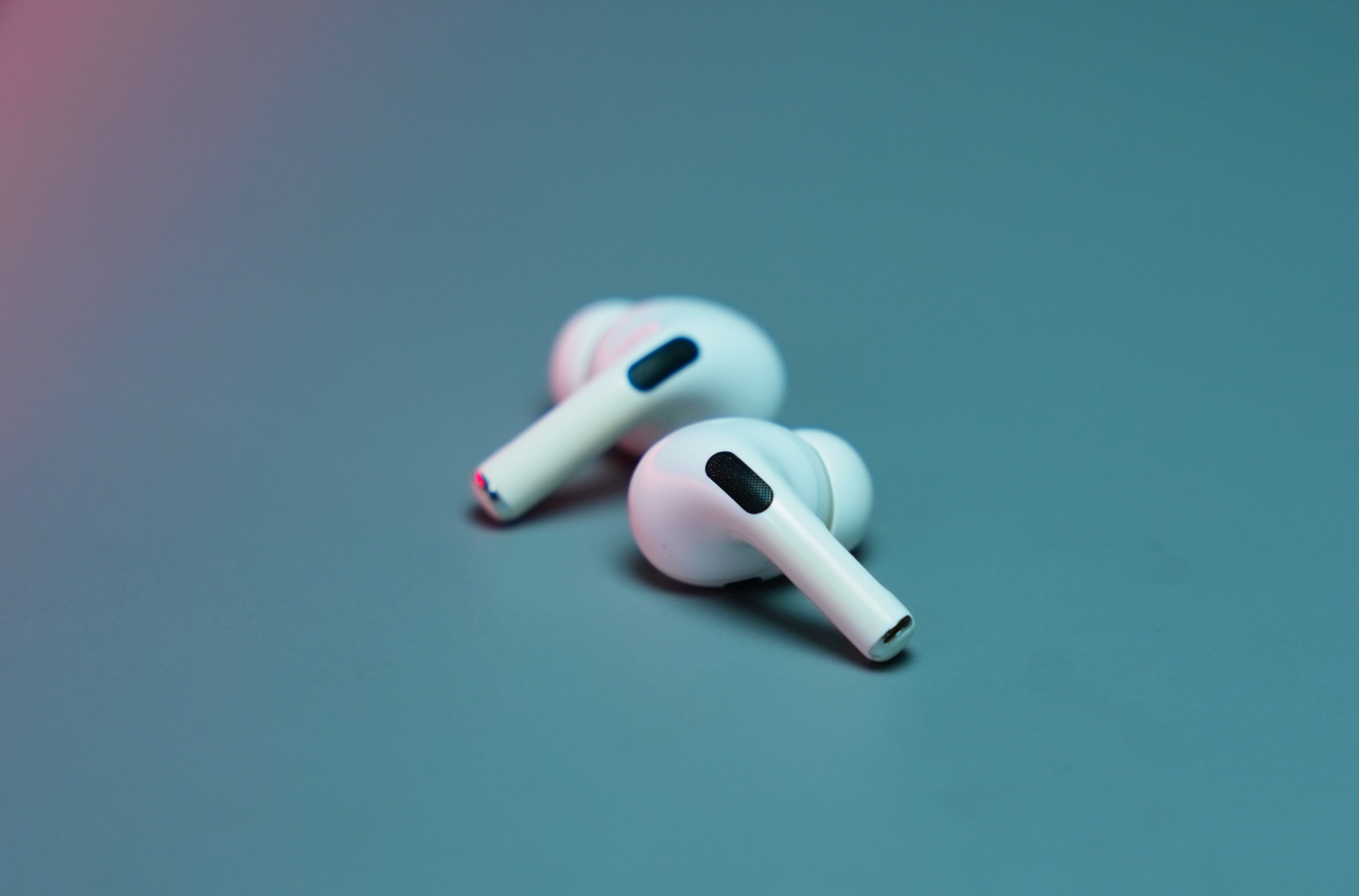 so sanh sony wf-1000xm4 va airpods pro anh 8