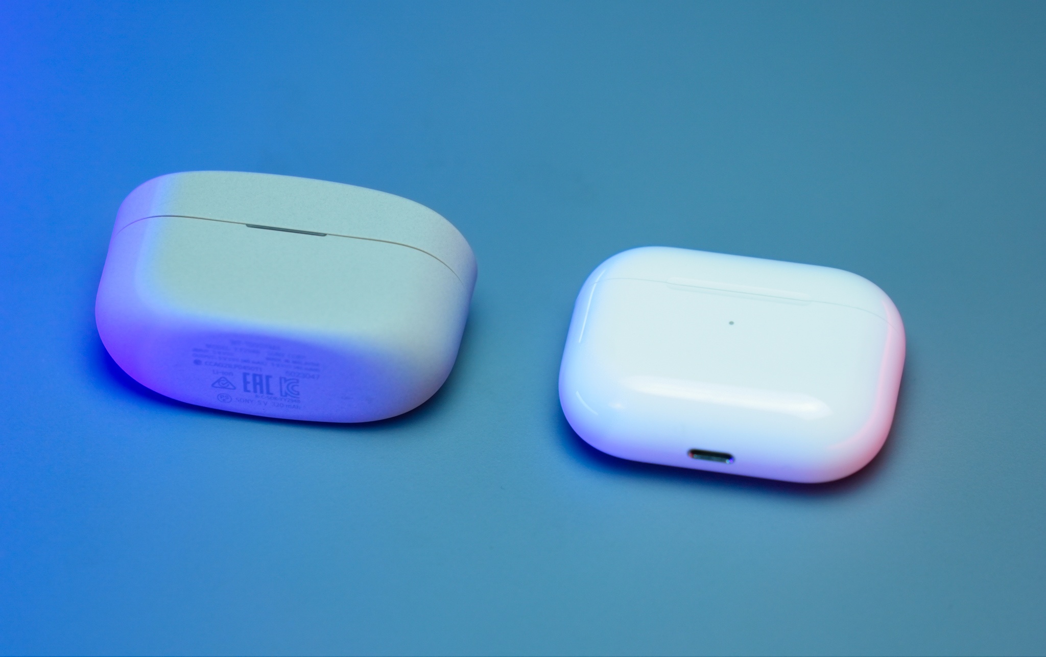 so sanh sony wf-1000xm4 va airpods pro anh 3