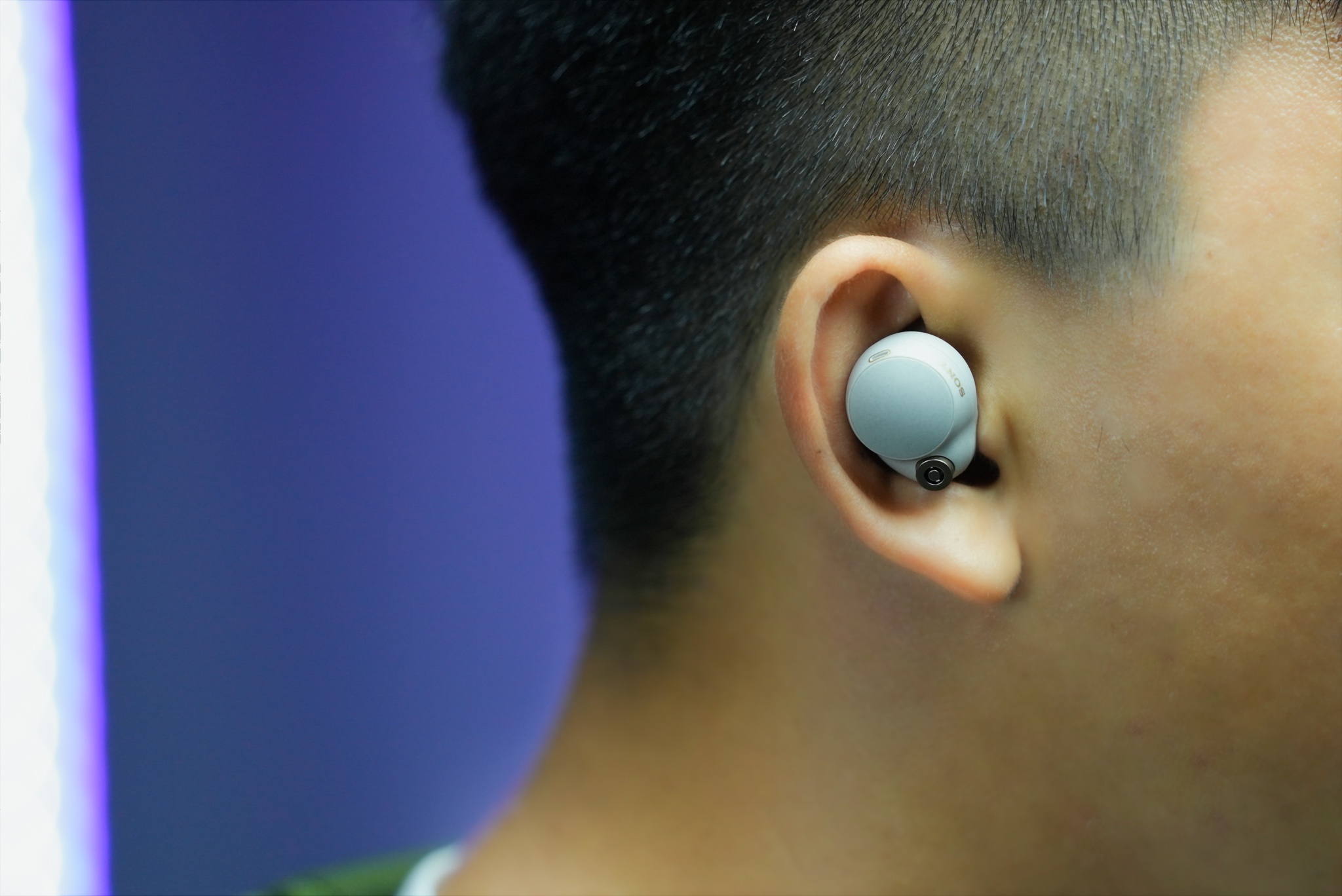 so sanh sony wf-1000xm4 va airpods pro anh 6