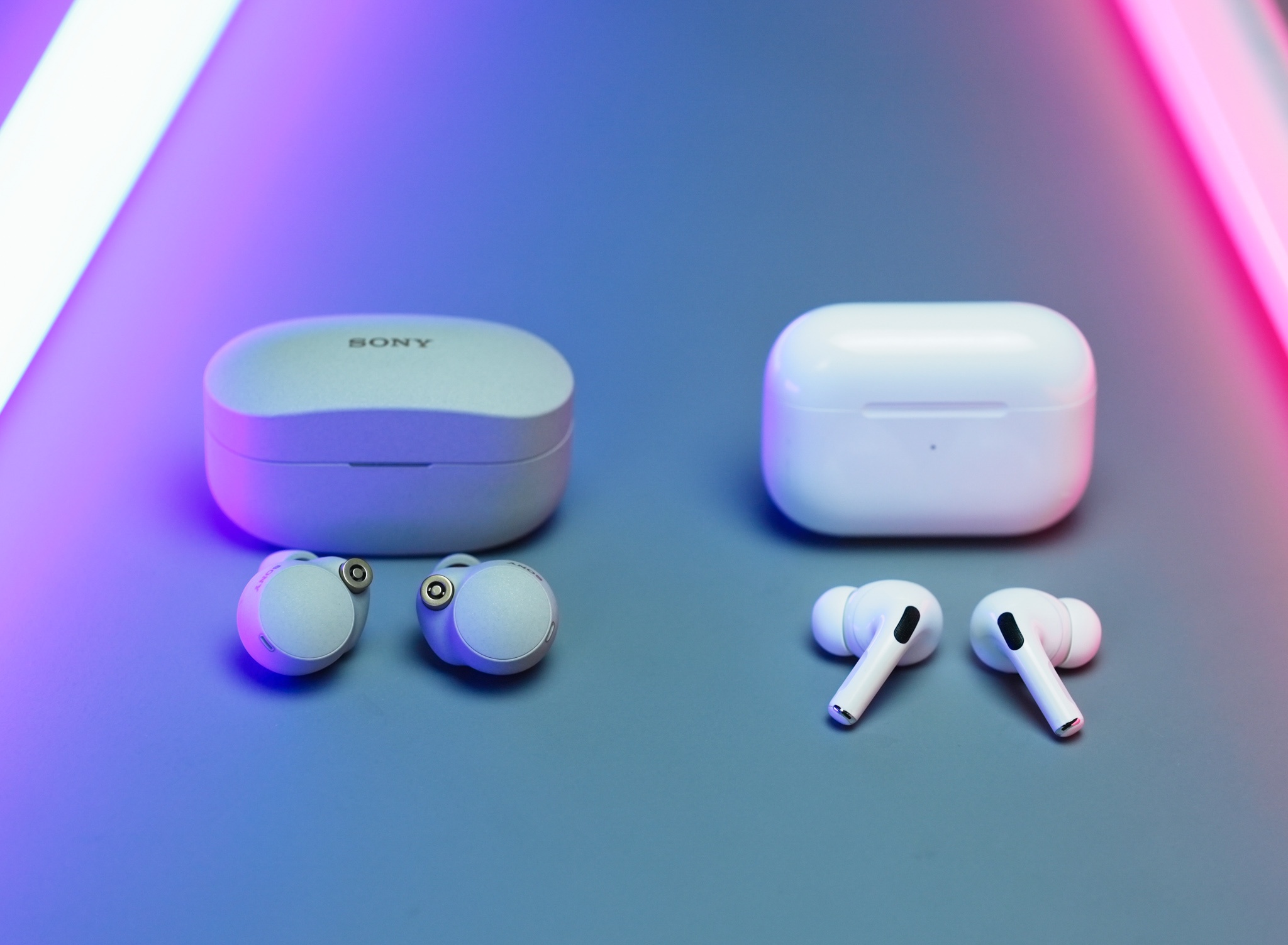 so sanh sony wf-1000xm4 va airpods pro anh 12