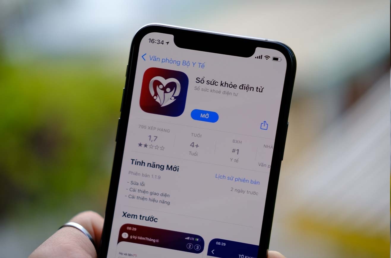 Chi mat 10 phut de dang ky tiem vaccine Covid-19 online hinh anh