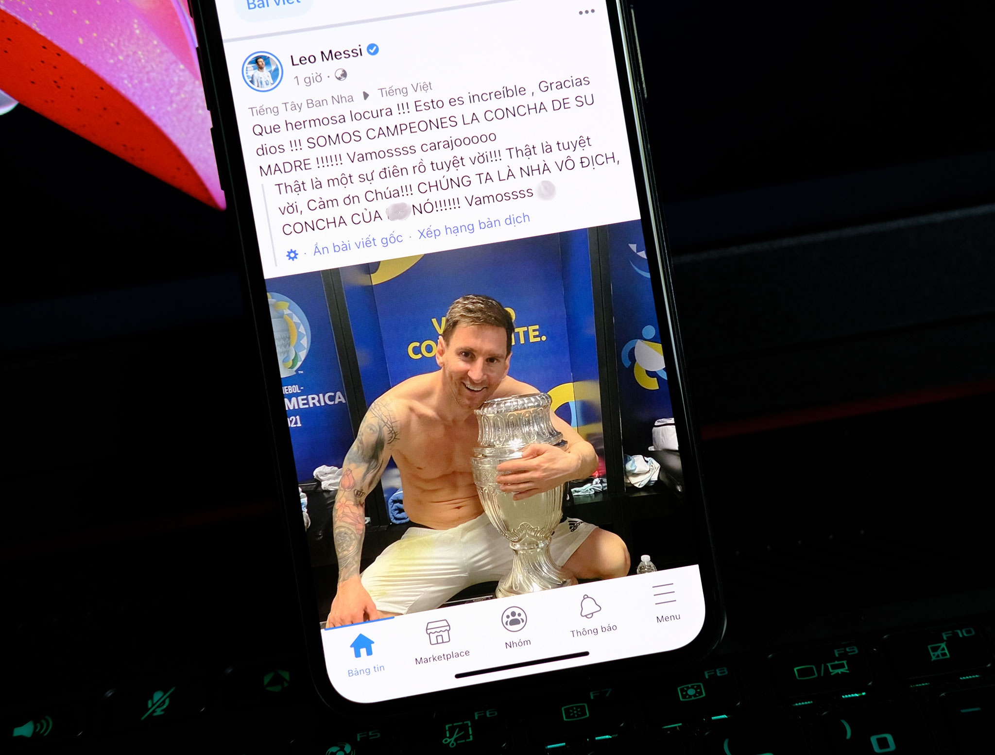 Bai viet an mung vo dich cua Messi gay tranh cai hinh anh