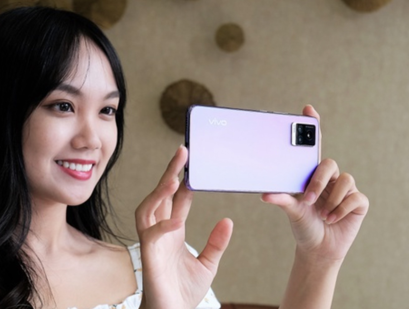 Thi truong smartphone Viet Nam tang nhe trong dai dich hinh anh