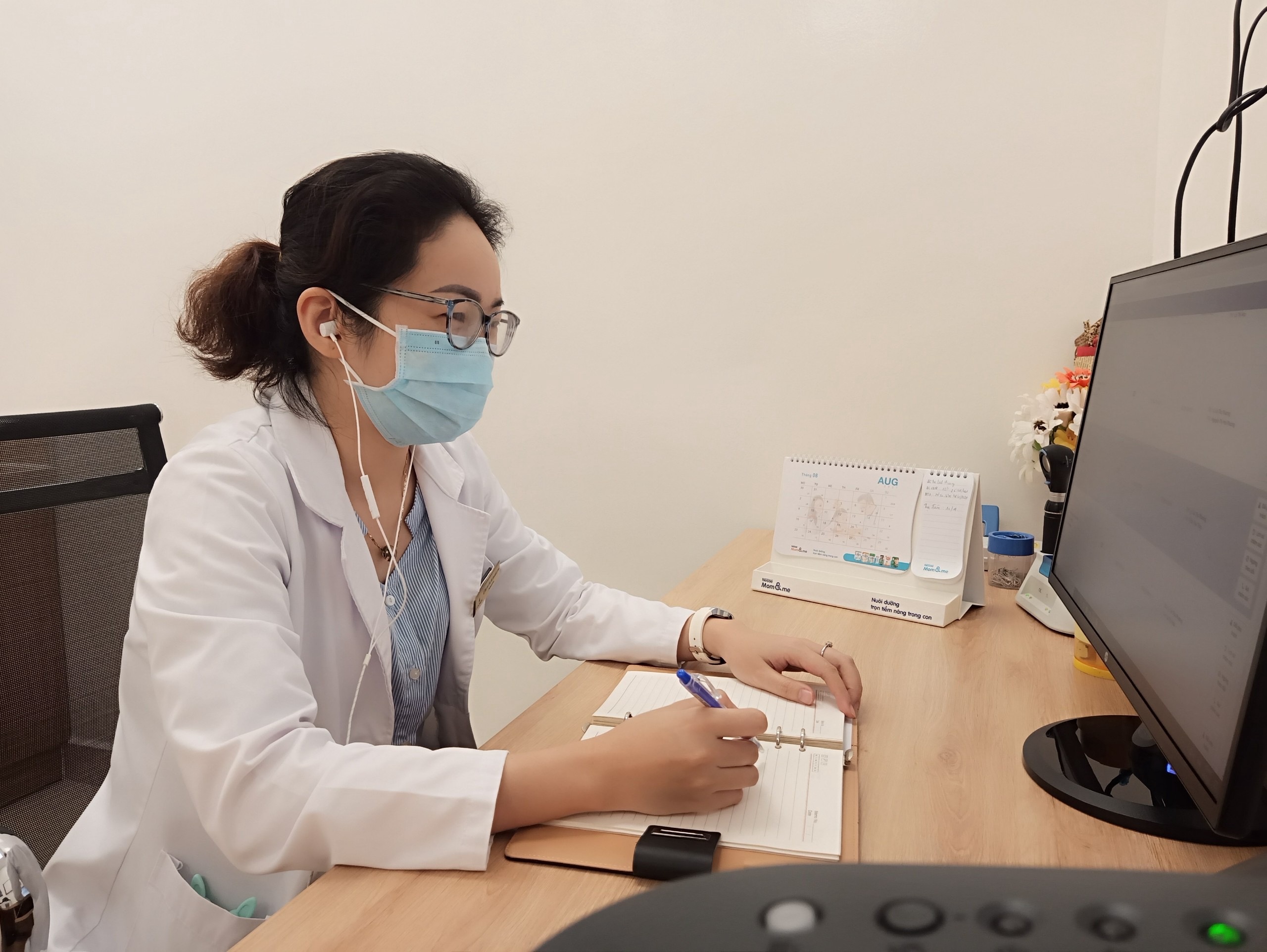 49.000 benh nhan Covid-19 duoc ho tro y te tu xa hinh anh