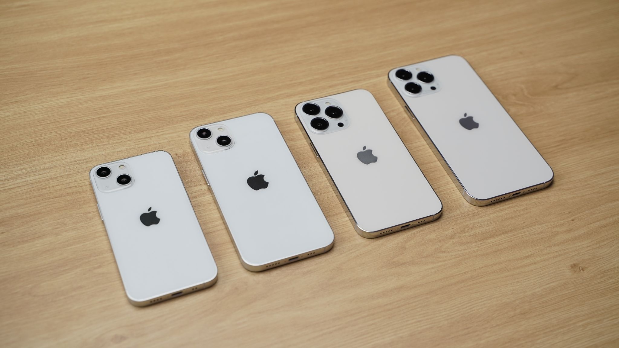 Mo hinh iPhone 13 co mat tai Viet Nam anh 1