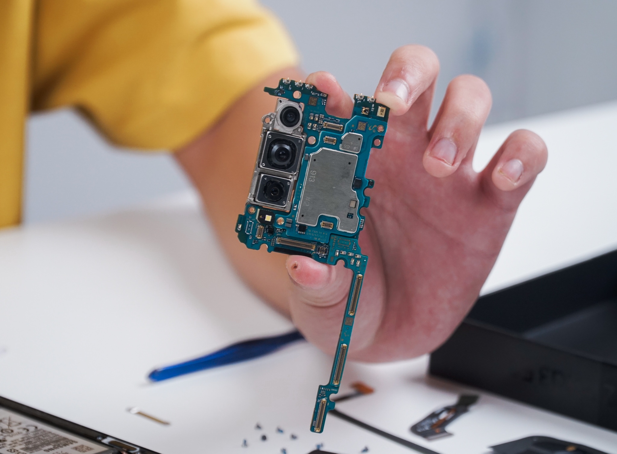 linh kien ben trong z fold3 anh 5