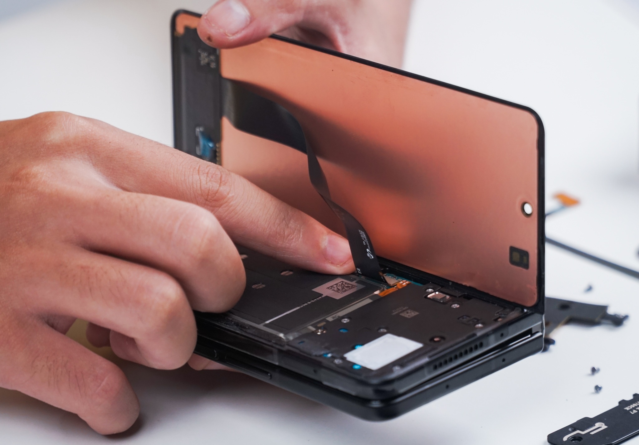 linh kien ben trong z fold3 anh 9