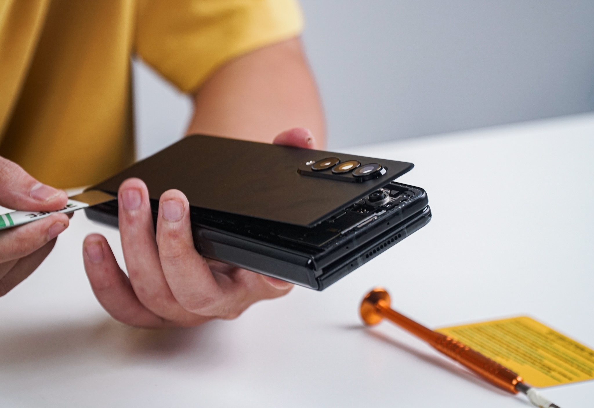 linh kien ben trong z fold3 anh 2