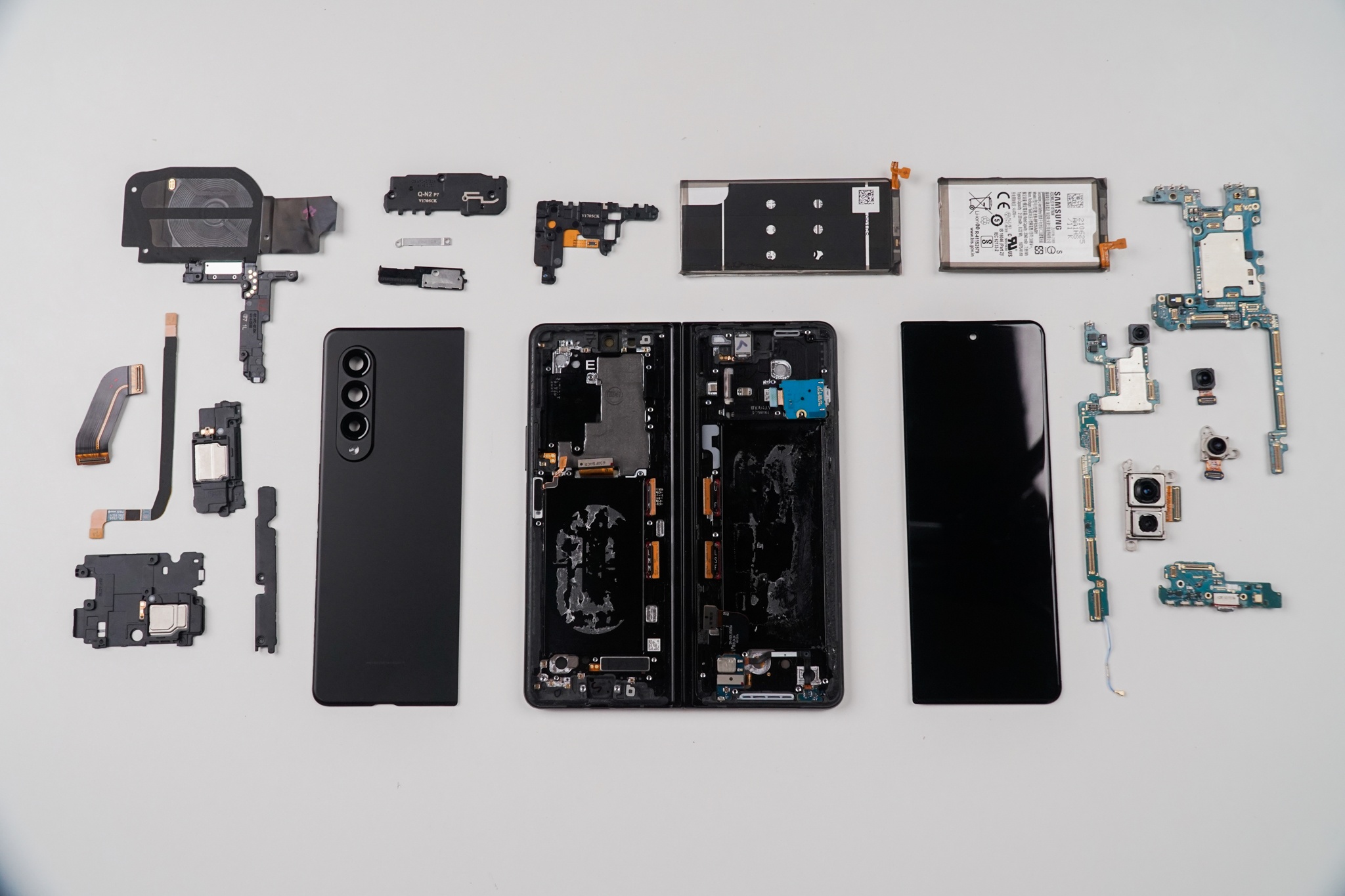 linh kien ben trong z fold3 anh 15