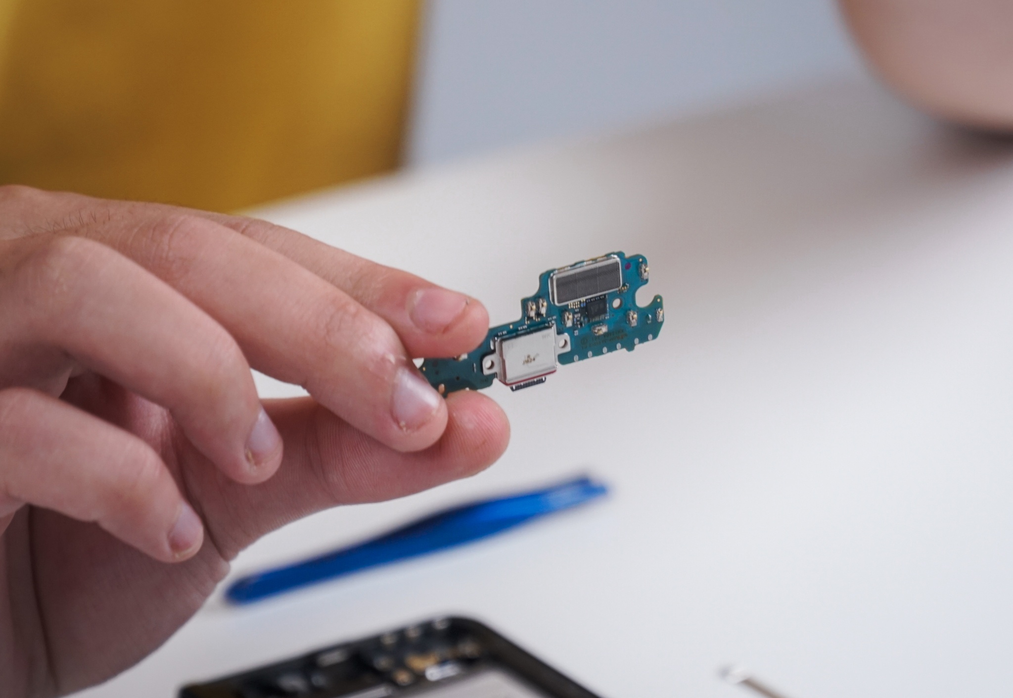 linh kien ben trong z fold3 anh 8