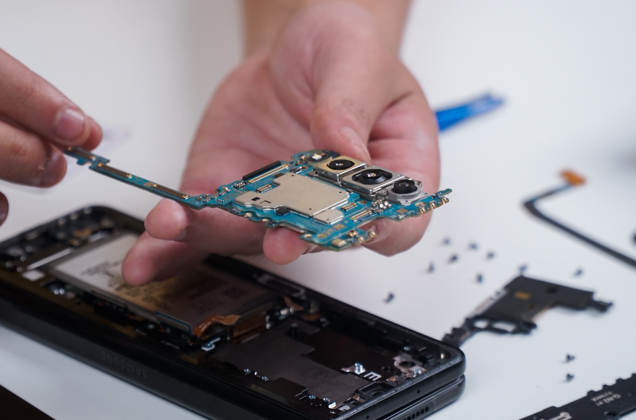 linh kien ben trong z fold3 anh 4