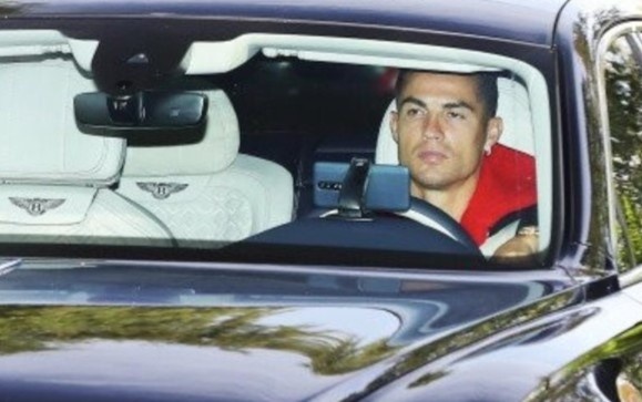 Cristiano Ronaldo dung dien thoai Huawei doi cu hinh anh