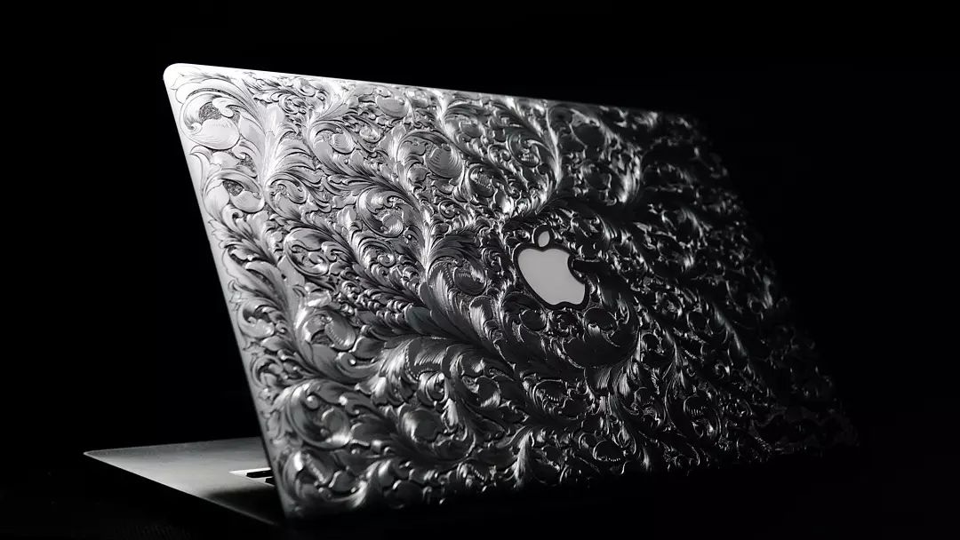 Chiec MacBook duoc cham khac thu cong boi nghe nhan Viet hinh anh