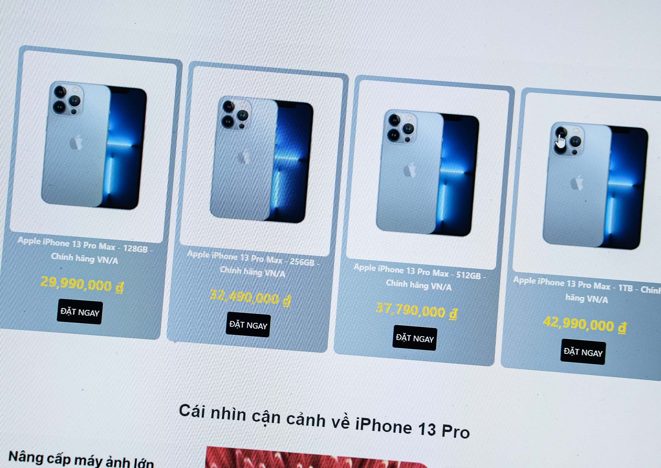 Cua hang nho le thu gom iPhone 13 de ban lai kiem loi hinh anh