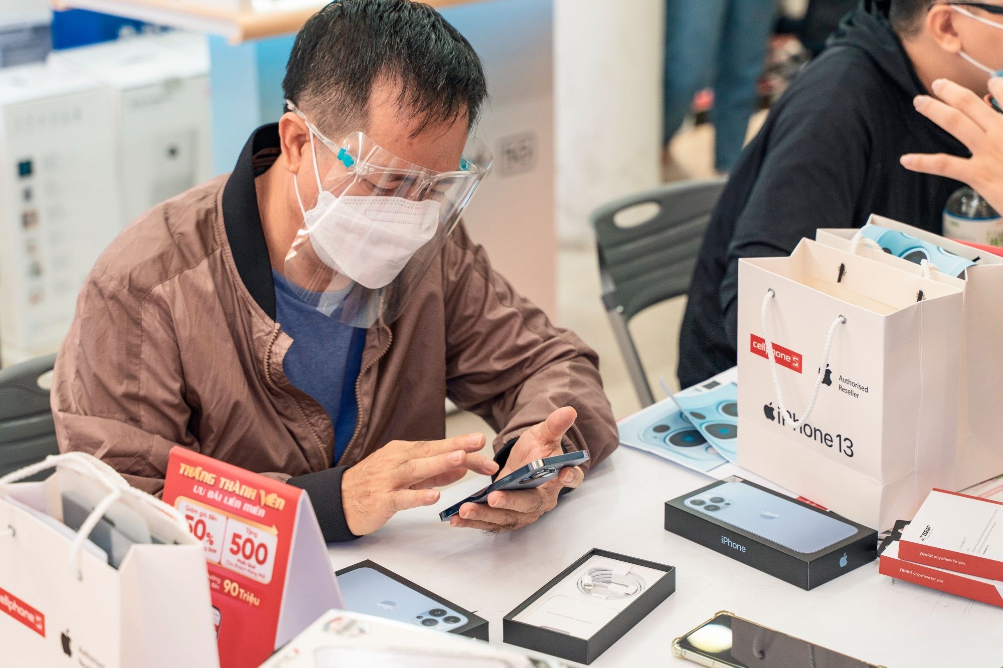 Dai ly mo ban iPhone 13 anh 14