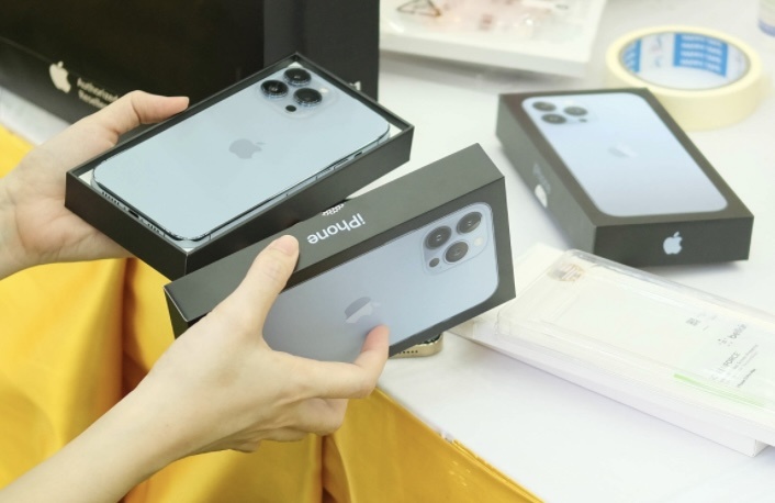 Dai ly chinh hang dong loat mo ban iPhone 13 hinh anh