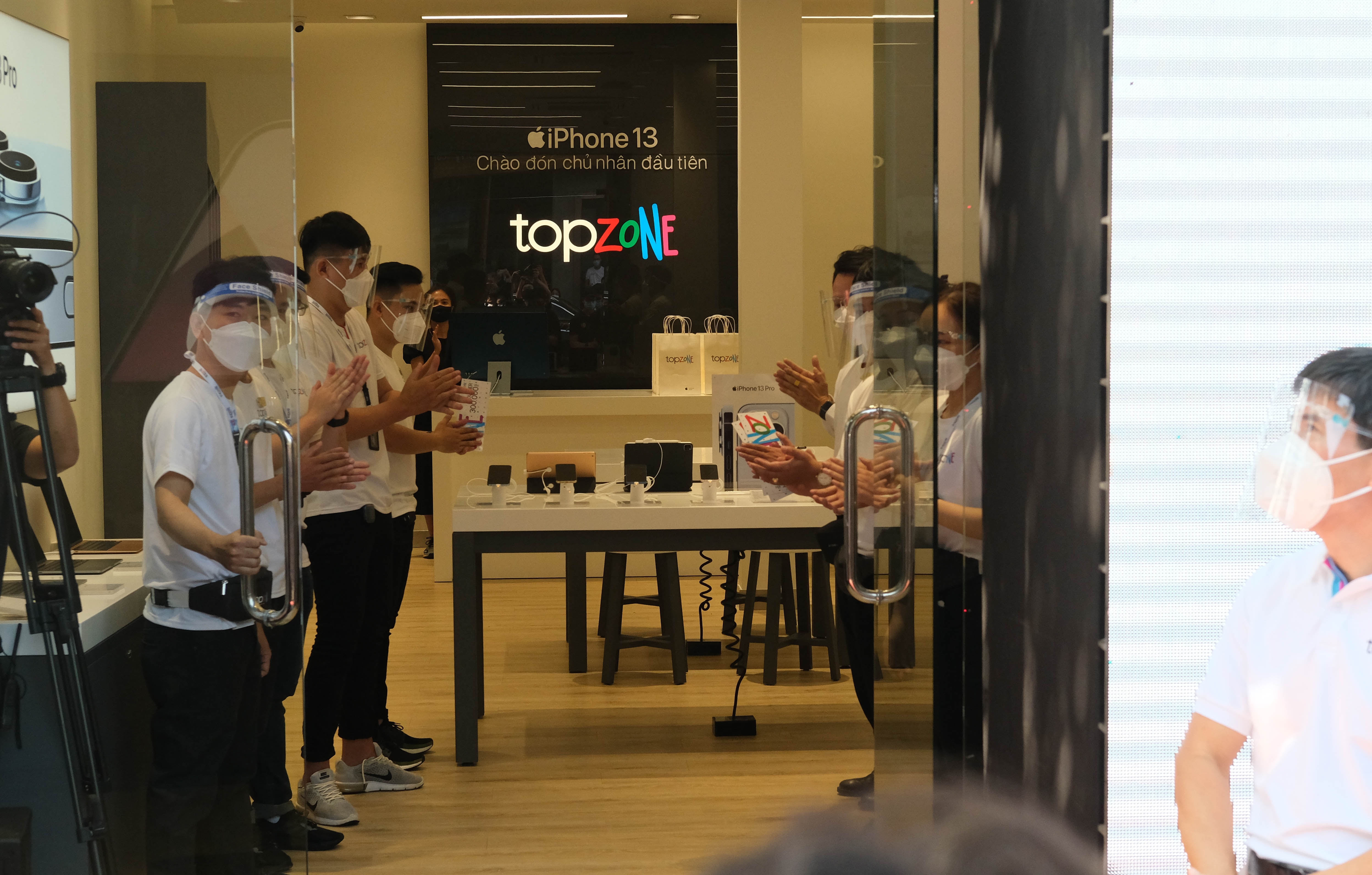 Dai ly mo ban iPhone 13 anh 3