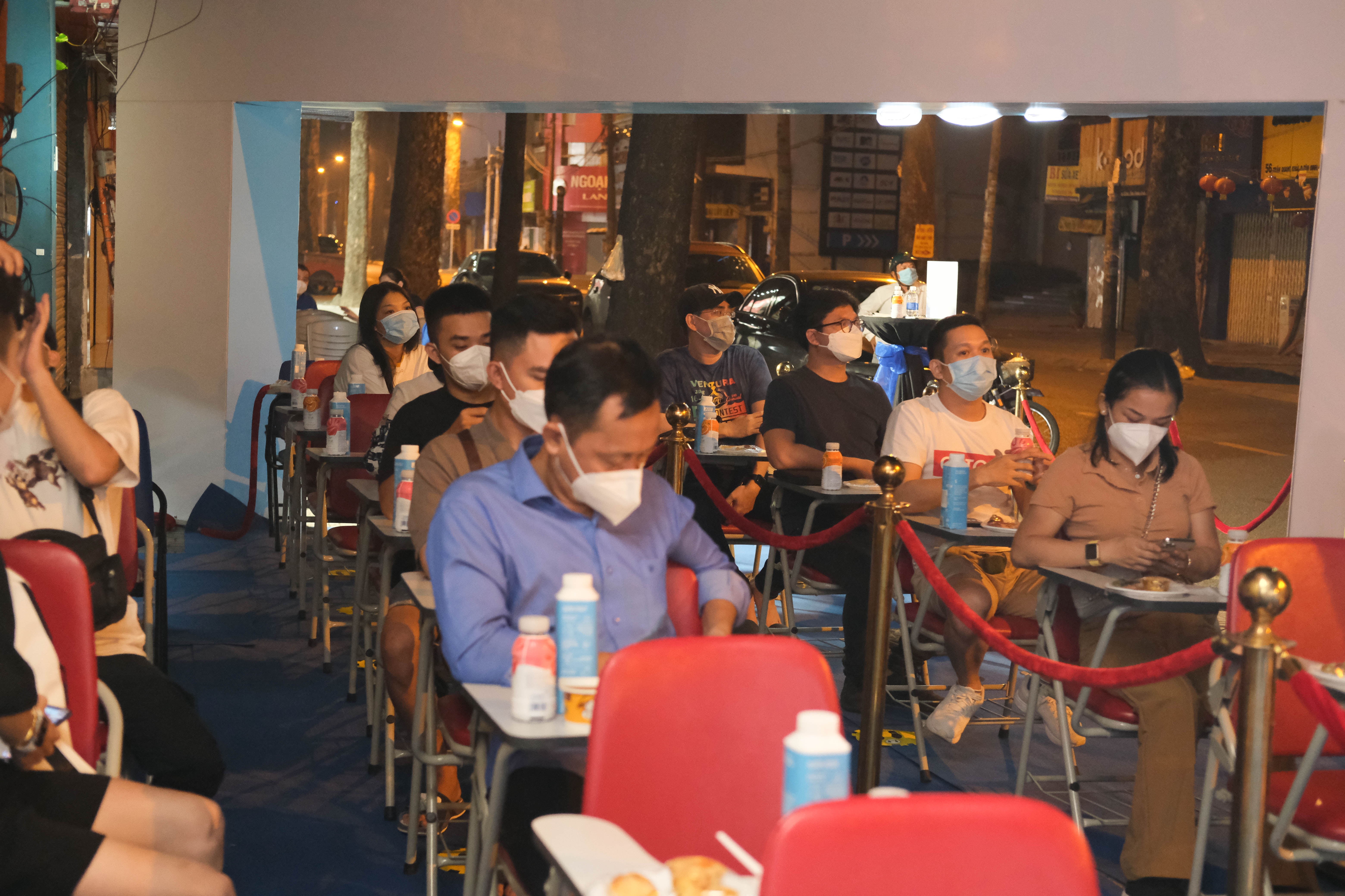 Dai ly mo ban iPhone 13 anh 12