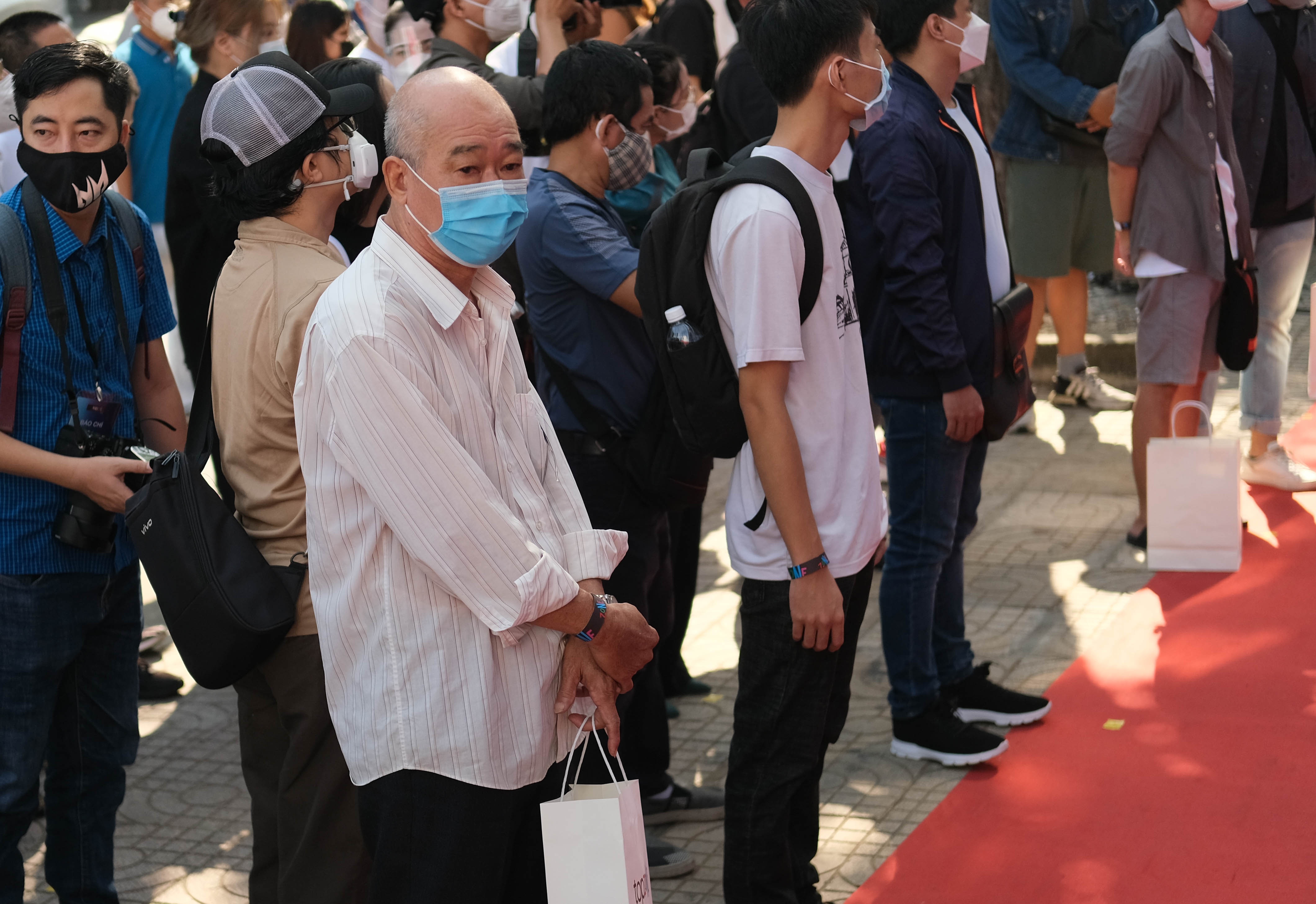 Dai ly mo ban iPhone 13 anh 2