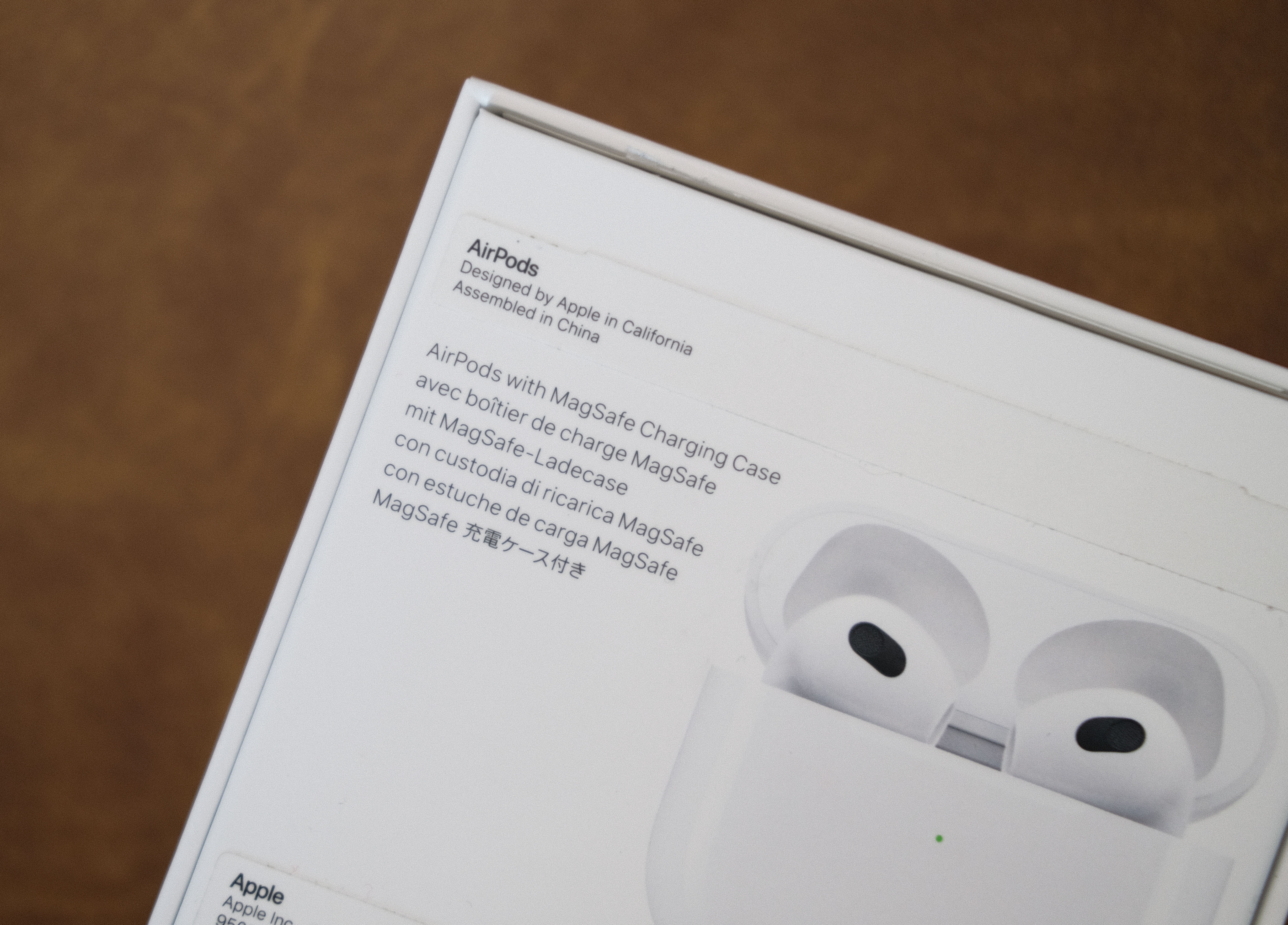 Trai nghiem AirPods 3: cam giac deo thoai mai,  gia 6, 5 trieu dong anh 2