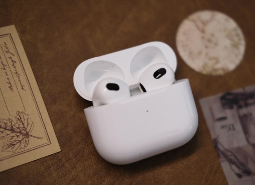 Thieu hang, Apple phai ban AirPods ma Singapore tai Viet Nam hinh anh