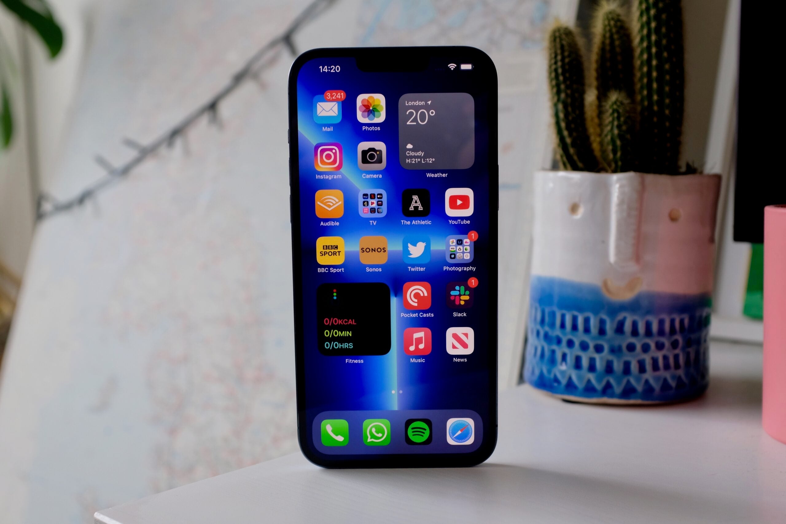 Dai ly Viet Nam khong duoc noi ve iPhone 14 hinh anh